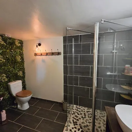 L'Authentique - Maison Chic Avec Piscine - Rouge *