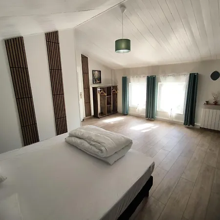 Semesterbostad L'authentique - Maison Chic Avec Piscine - Rouge *