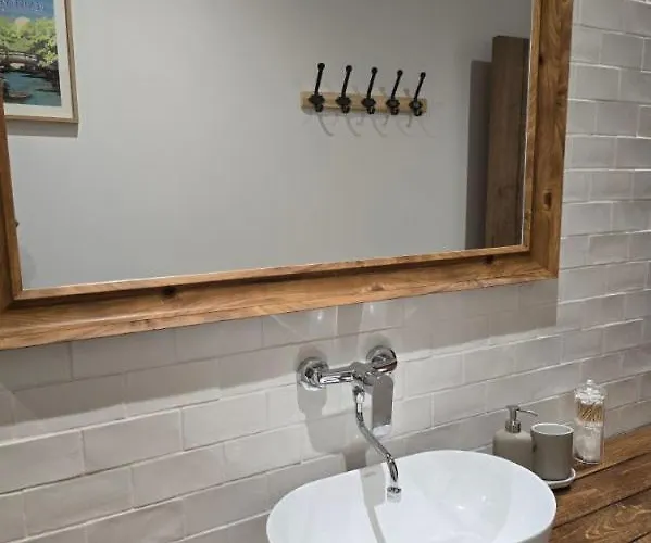 L'Authentique - Maison Chic Avec Piscine - Rouge