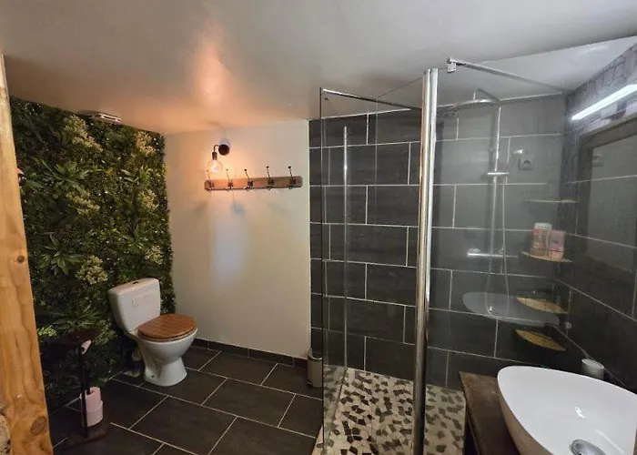 L'Authentique - Maison Chic Avec Piscine - Rouge *