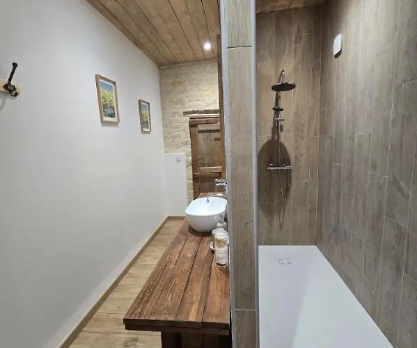 Semesterbostad L'Authentique - Maison Chic Avec Piscine - Rouge