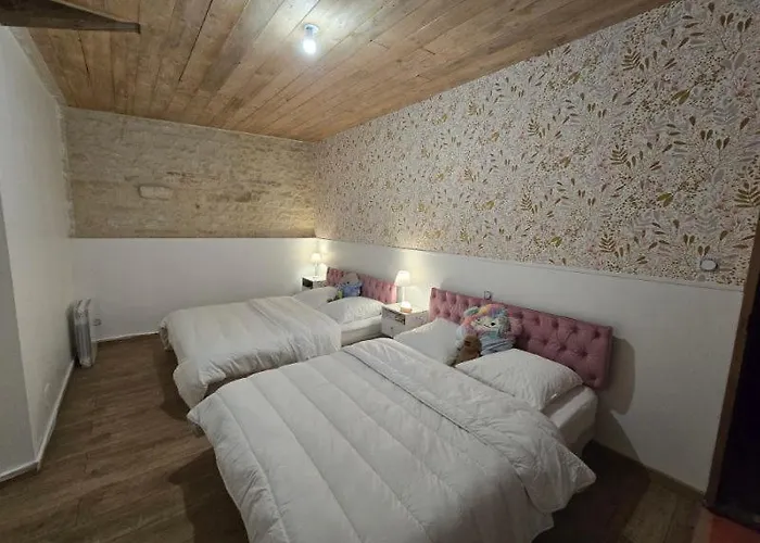 L'Authentique - Maison Chic Avec Piscine - Rouge *